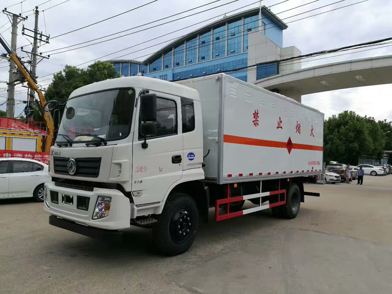 东风6米1(9吨)爆破器材车