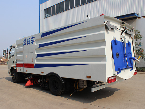 东风多利卡洗扫车(国V)