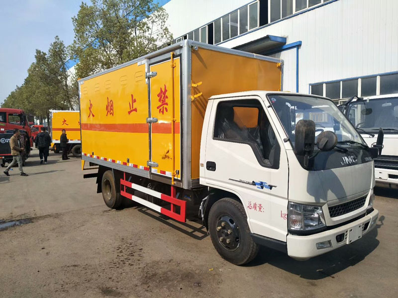 江铃4.1米(蓝牌)易燃固体厢式车