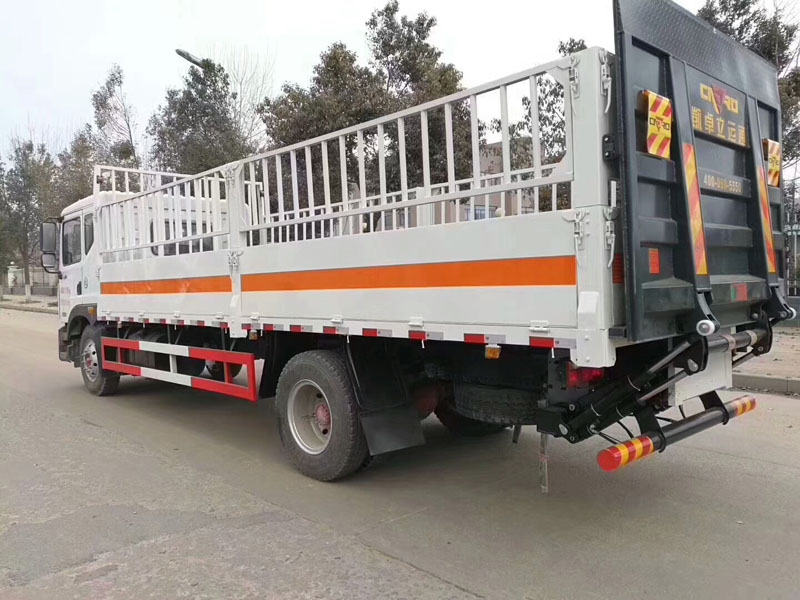 东风6.2米(10.8吨)气瓶车