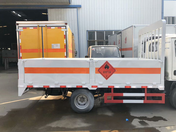 跃进3.5米柴油(蓝牌)气瓶车