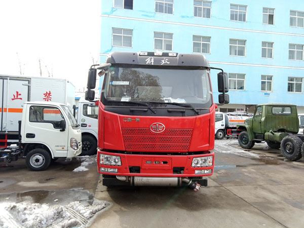 解放6.2米(10.4吨)气体厢式车