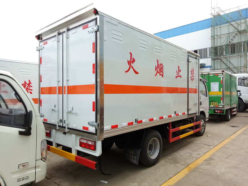 多利卡4.1米(蓝牌)液体厢式车