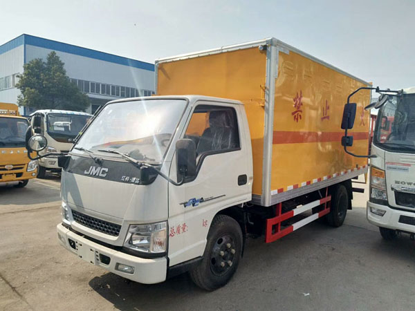 江铃4.2米(2.6吨)液体厢式车