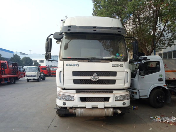 柳汽9.5米(13.8吨)液体厢式车