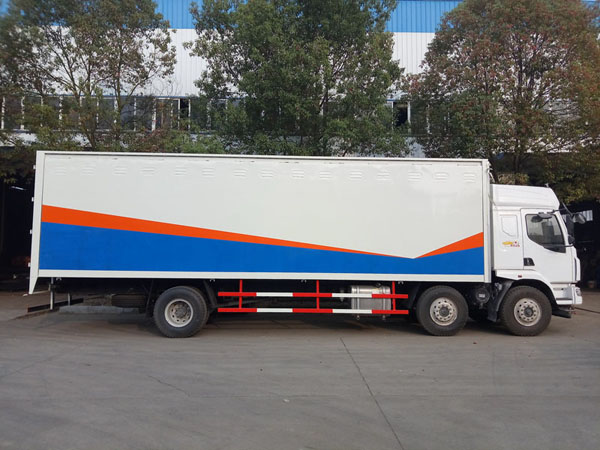 柳汽9.5米(13.8吨)液体厢式车