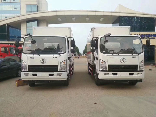 陕汽5.1米(3.6吨)液体厢式车