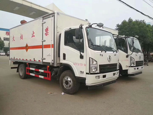 陕汽5.1米(3.6吨)液体厢式车