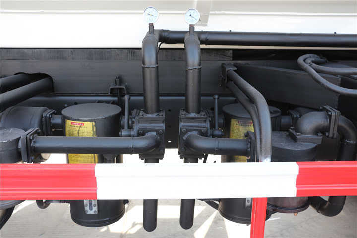 东风153(16方)吸污车