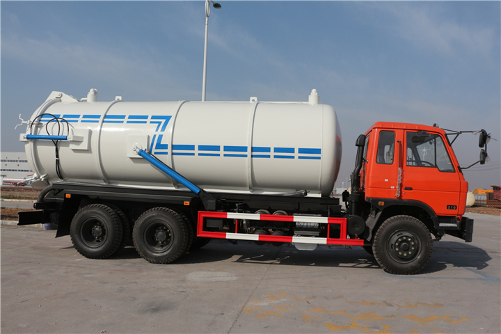 东风153(16方)吸污车