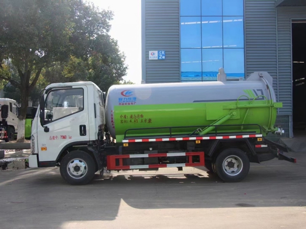 福田5方吸污车