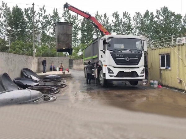 东风天龙国六12方吊装压缩式垃圾车