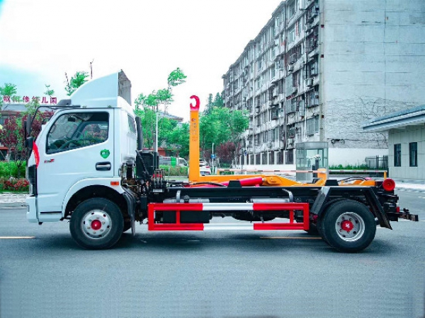 国六东风多利卡8方车厢可卸式(钩臂)垃圾车