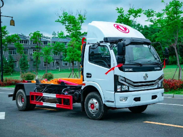 国六东风多利卡8方车厢可卸式(钩臂)垃圾车