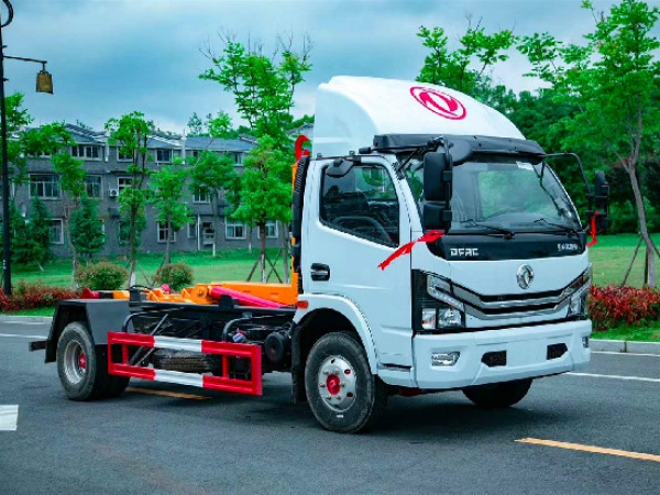 国六东风多利卡8方车厢可卸式(钩臂)垃圾车