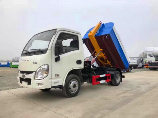跃进小福星国六3~4方车厢可卸(钩臂)式垃圾车
