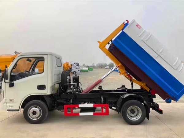 跃进小福星国六3~4方车厢可卸(钩臂)式垃圾车