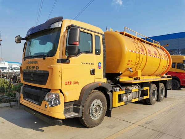 重汽豪沃22方清洗吸污车