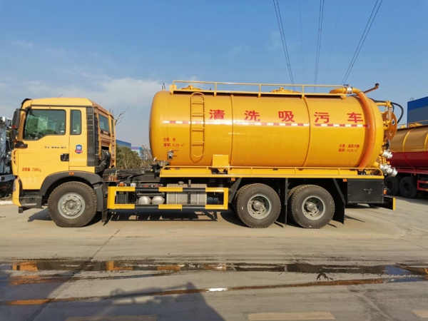 重汽豪沃22方清洗吸污车