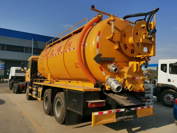 重汽豪沃22方清洗吸污车