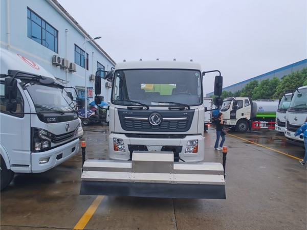 东风天锦路面清洗车 养护车