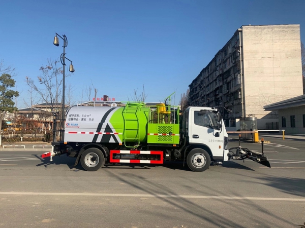 东风多利卡8方道路养护车,清洗车价格