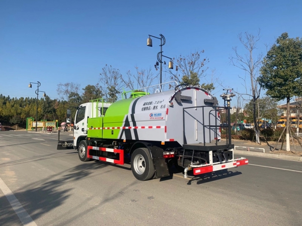 东风多利卡8方道路养护车,清洗车价格