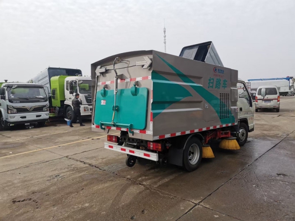 福田微型扫路车(0.8方水罐1.7方尘罐)