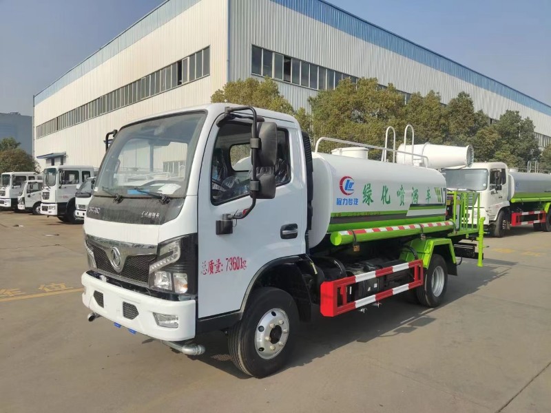 小多利卡5吨绿化喷洒车,30米打药车