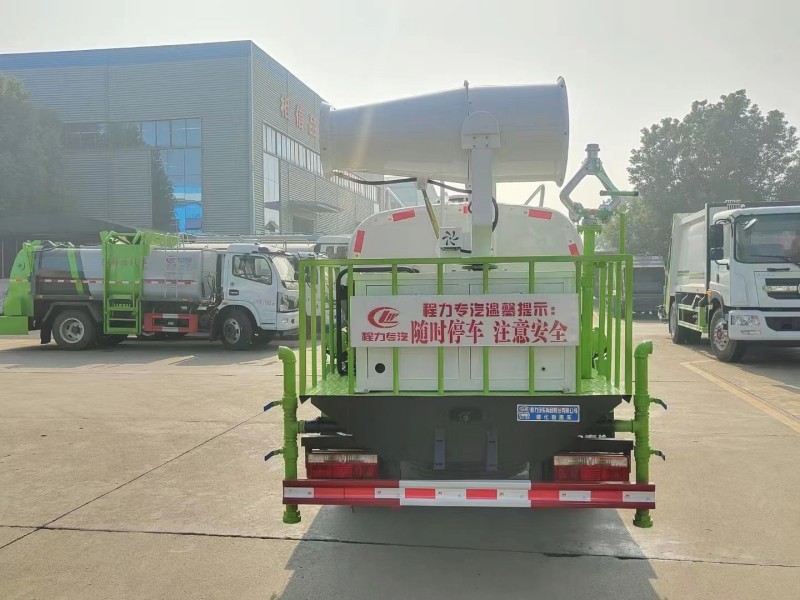 小多利卡5吨绿化喷洒车,30米打药车