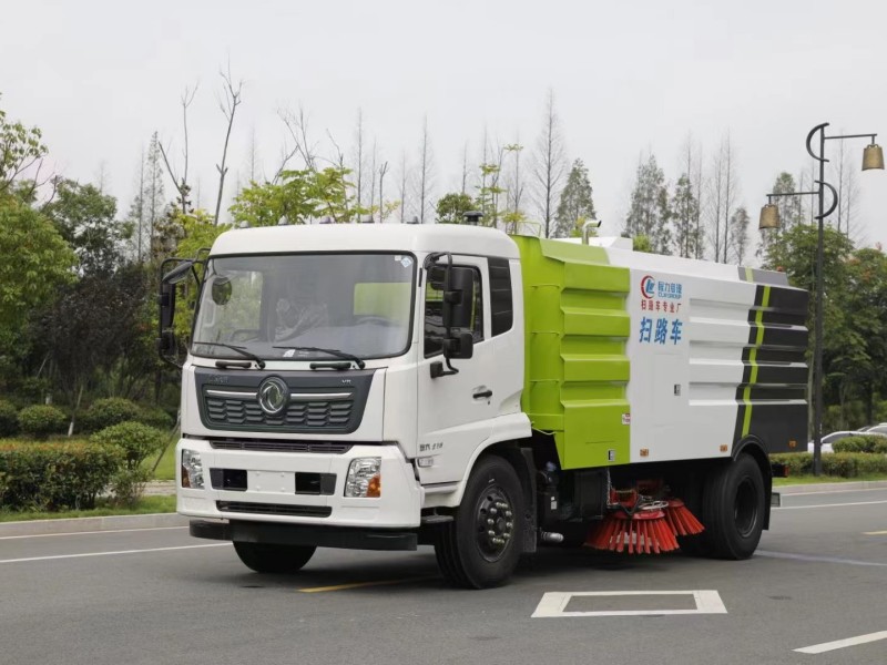 东风天锦扫路车(4方水罐8方尘罐)