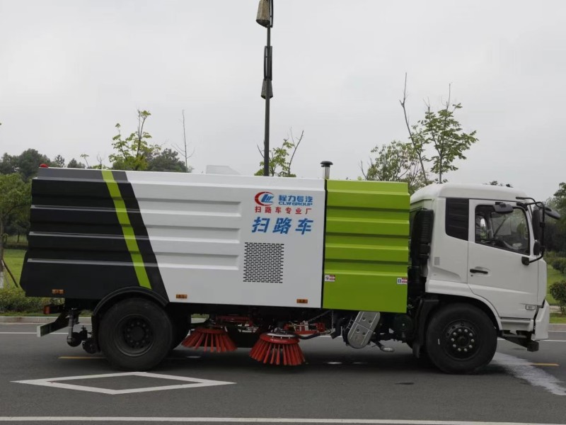 东风天锦扫路车(4方水罐8方尘罐)