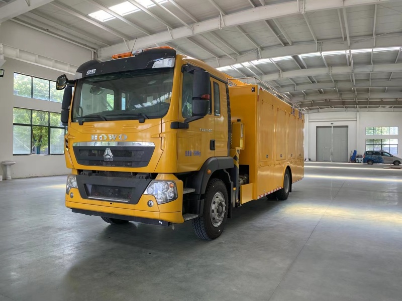 豪沃带吊救险车